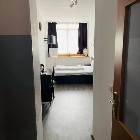 Hotel Terminal One *