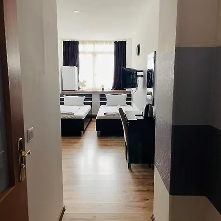 Terminal One Hotel *