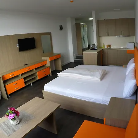 Terminal One Hotel *