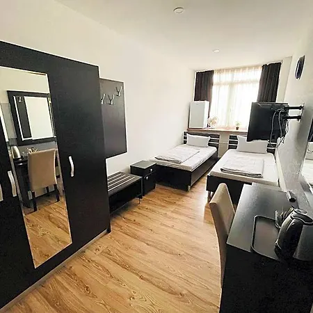 Hotell Terminal One *