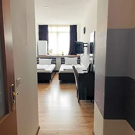 Hotell Terminal One *