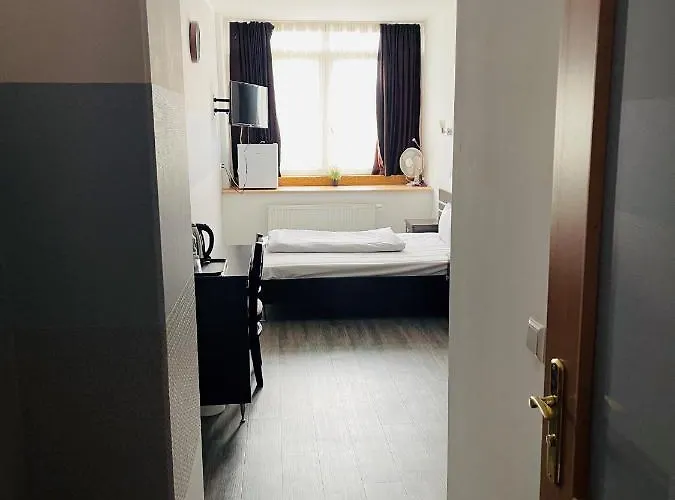 Hotel Terminal One *