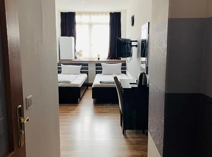 Terminal One Hotel *