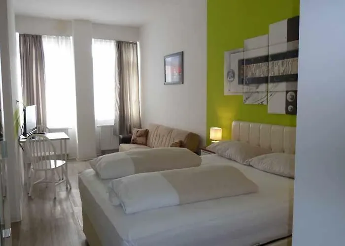 Hotel Terminal One *